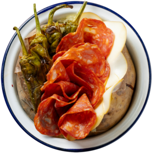 Spianata calabra, friggitelli peppers, scamorza cheese and red onion