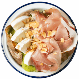 Crema di zucchine, caprino, speck e mandorle