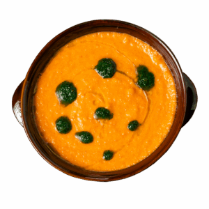 Gazpacho con crema al basilico, servito con pane