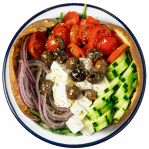 Greca: feta, olive, pomodorini, cetrioli, cipolla rossa, rucola e origano