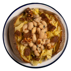 Fagioli cannellini, cavolo verza, noci e crostini di pane nero