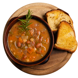 Zuppa di legumi servita con pane biscottato